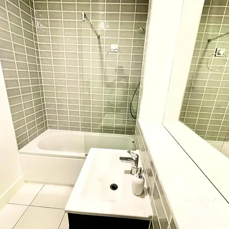 Wishie Homes- Entire Unit Next To Luas Train Stop *