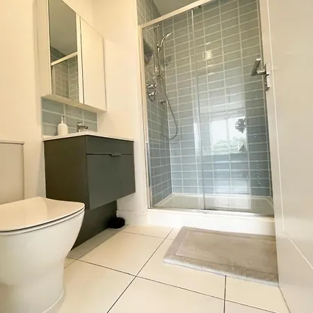 Wishie Homes- Entire Unit Next To Luas Train Stop *