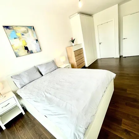 Wishie Homes- Entire Unit Next To Luas Train Stop *